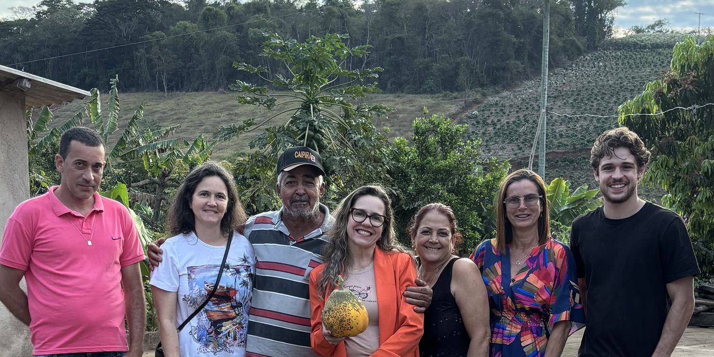 Professora Mariene em visita a apoiadores na zona rural